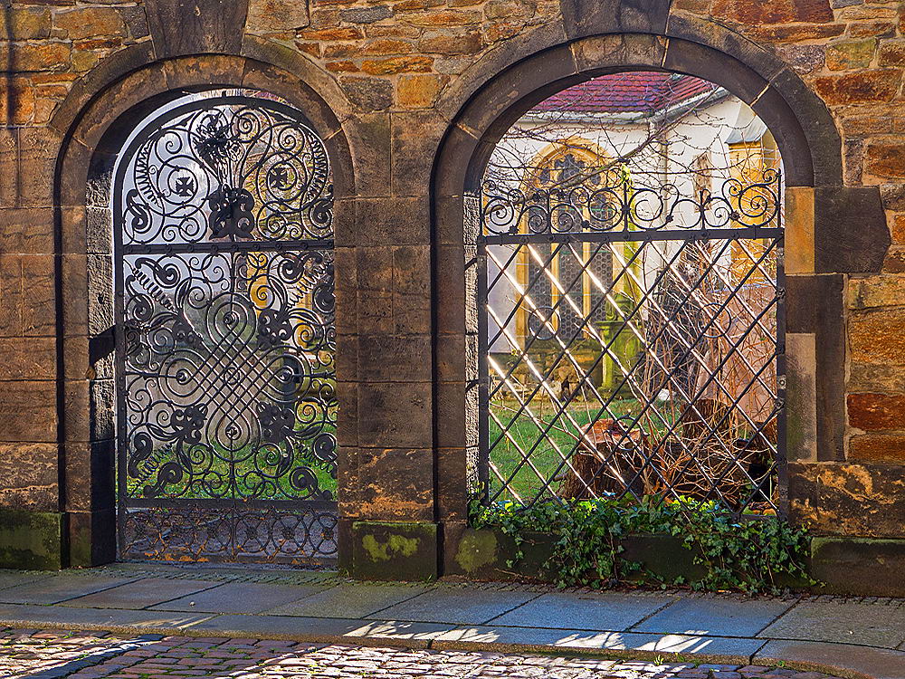 zur &Uuml;bersicht T&uuml;r und Tor 8